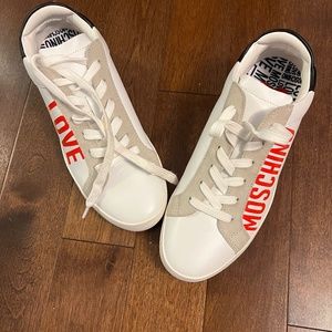 Love Moschino sneaker NWOT